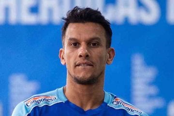 Volante Henrique, do Cruzeiro, sofre acidente de carro na Grande BH