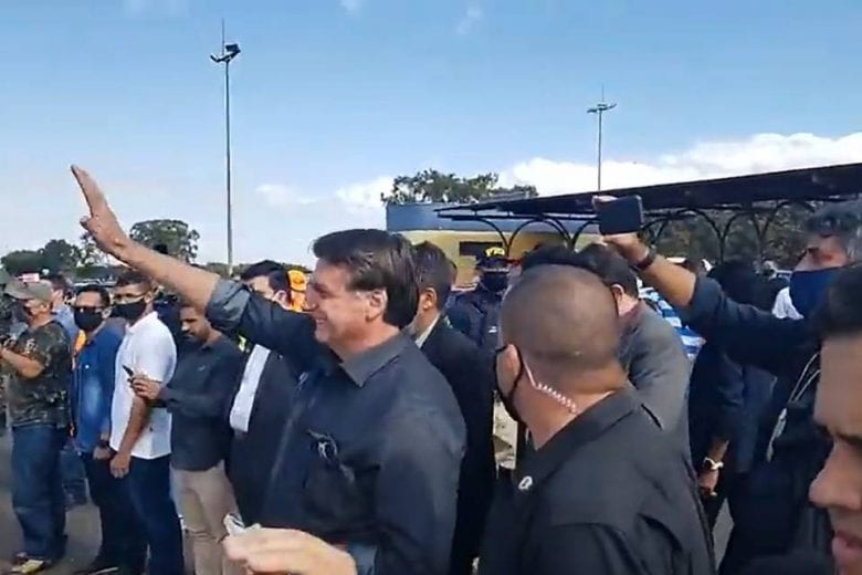 Bolsonaro brinca com rebaixamento celeste: ‘Alguém vai ver Cruzeiro e Asa de Arapiraca?’
