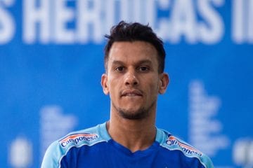 Após acidente, volante Henrique, do Cruzeiro, recebe alta hospitalar
