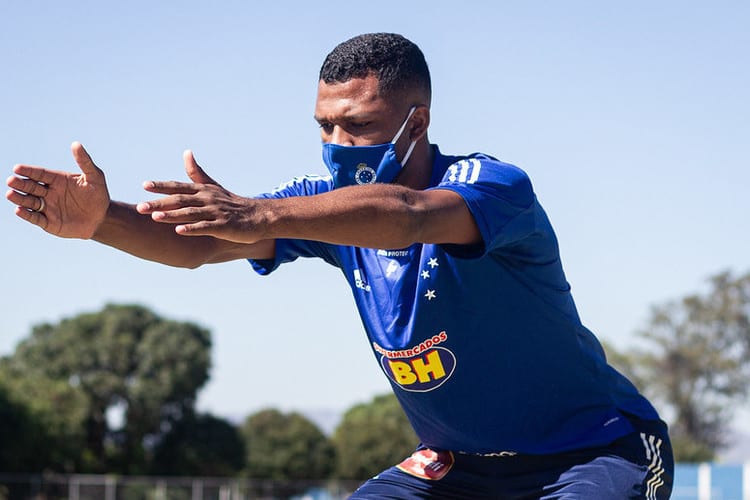 Cruzeiro: atacante Thiago volta a treinar após teste negativo para COVID-19