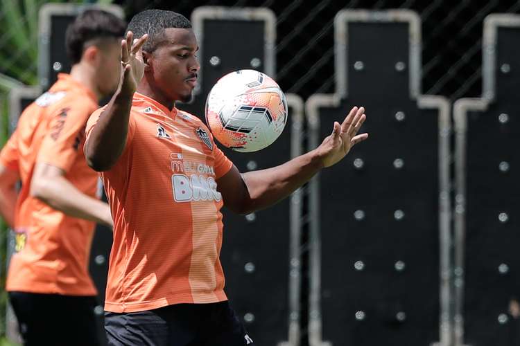 Dirigente diz que Marquinhos é destaque em treinos do Atlético: ‘Está voando’