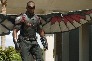 Ator que interpreta Falcão, em Vingadores, questiona representatividade em produções da Marvel
