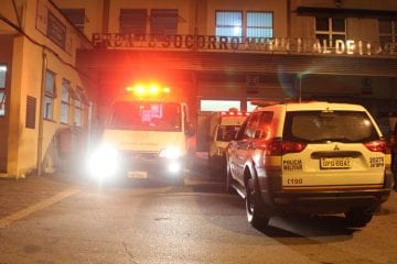 Mulher é socorrida após ser agredida com golpe de faca no pescoço