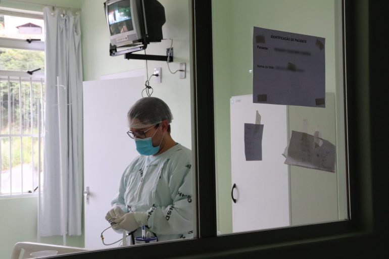 Filho relata a luta do pai internado há um mês no HNSD com coronavírus