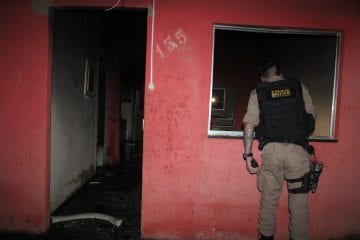 Homem coloca fogo na casa da ex-mulher e acaba preso pela PM