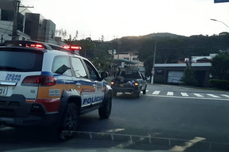 Homem é agredido com golpe de facão após reclamar da comida em Itabira