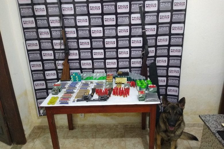 PM apreende revólveres, carabina e escopeta em comércio ilegal