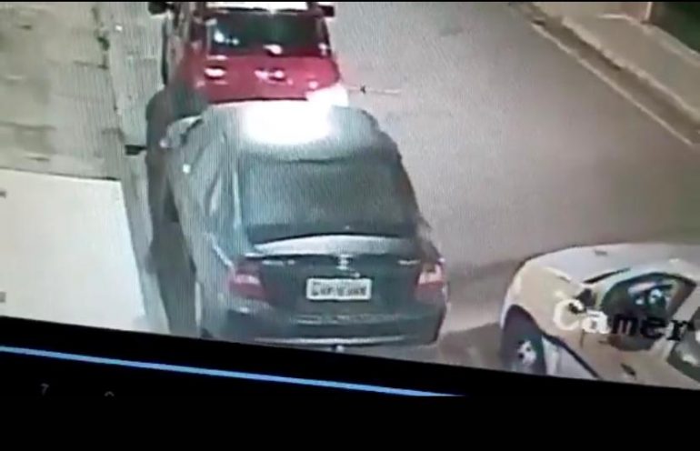 Transita abre processo administrativo após vídeo que mostra viatura atingindo carro estacionado