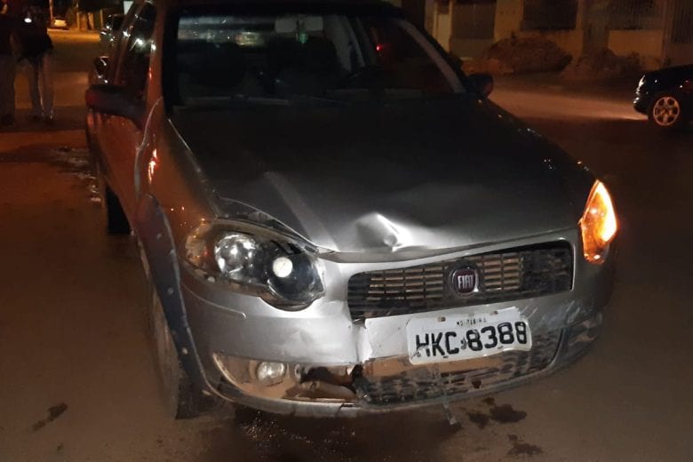 Motociclista é socorrido após colisão com caminhonete na Machado de Assis