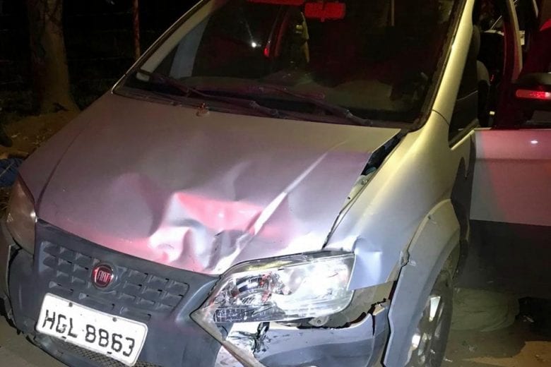 Homem bate de frente com viatura ao tentar fugir da polícia em Itabira