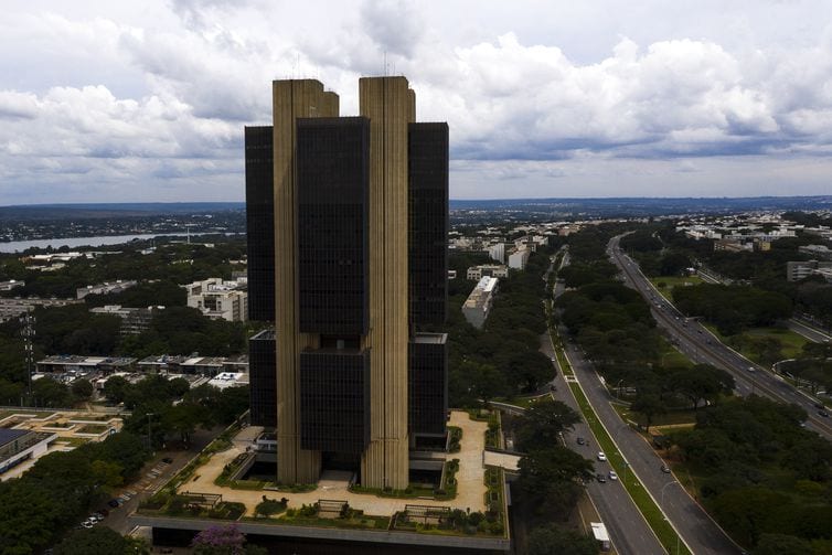 Bancos Inter, Itaú e Caixa lideram ranking de reclamações ao BC
