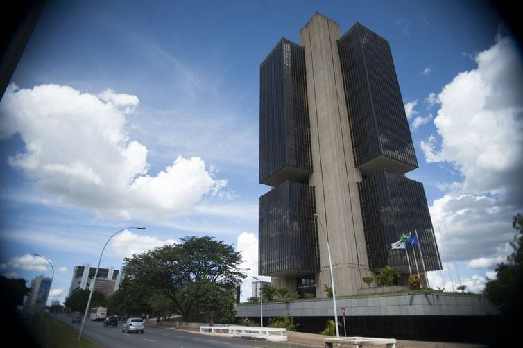 Copom reduz taxa Selic para 2,25% ao ano