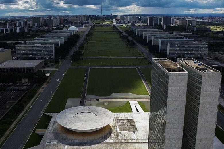 Senado aprova congelamento de preços de remédios e de planos de saúde