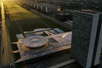 Secretário defende MP que amplia contratação de temporários no governo