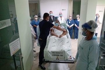 Sob aplausos, caminhoneiro deixa o CTI do HNSD após um mês de luta contra a Covid-19