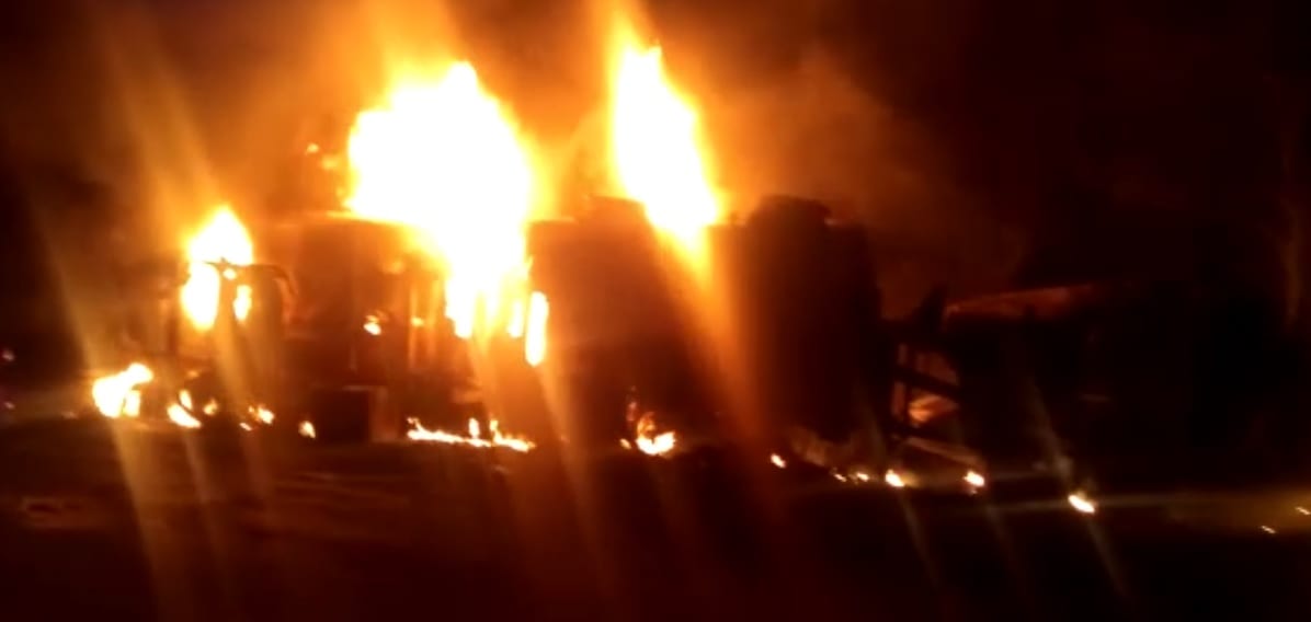 Carreta com diesel pega fogo e mobiliza bombeiros na BR-262