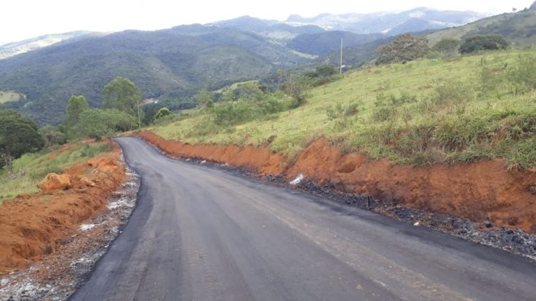 Estradas da zona rural de Itabira começam a receber pavimentação