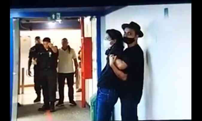 Homem com faca invade sede da Rede Globo e faz repórter refém