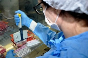 Senadores comemoram acordo de Brasil e Reino Unido para vacina contra a covid-19