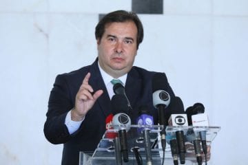 Maia diz que crédito deve chegar às micro, pequenas e médias empresas