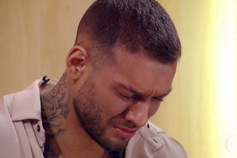 Lucas Lucco se desespera após avós serem internados na UTI