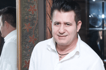 Marrone entra na justiça contra ex e pede redução de pensão das filhas