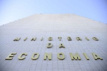 Ministério melhora previsão de queda da economia