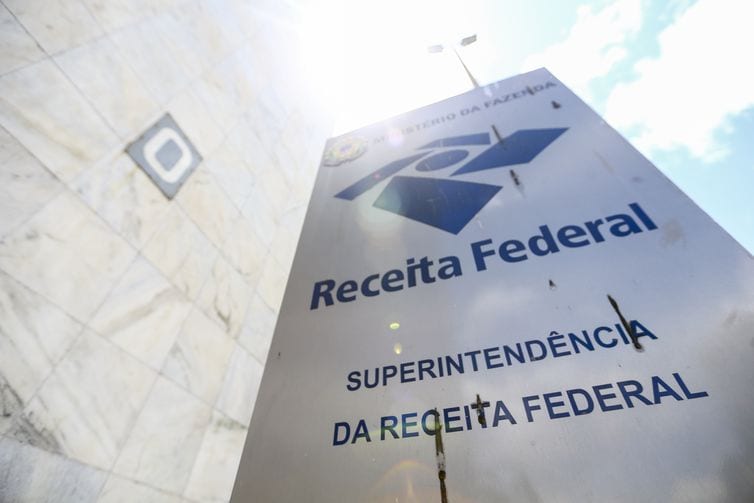 Pandemia faz arrecadação cair 32,9% em maio, fechando em R$ 77,4 bi