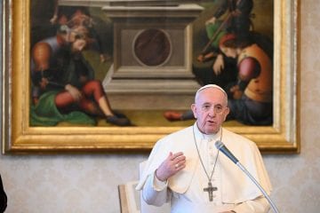 Papa diz que pessoas são mais importantes do que a economia