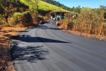 Prefeitura de Itabira executa mais uma etapa do asfaltamento de morros rurais
