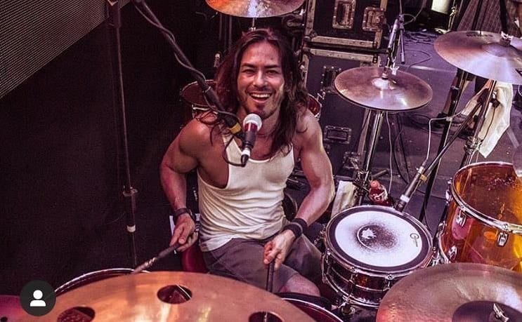 CPM 22 afasta o baterista Japinha após conversa vazada com menor