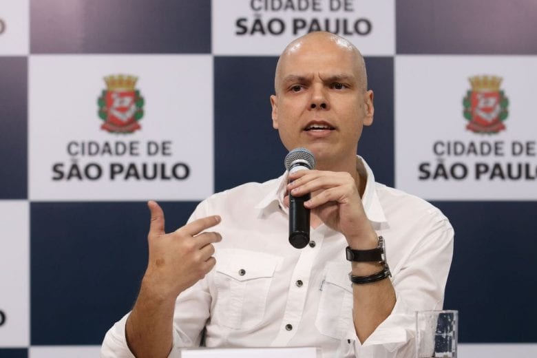 “Escolas não conseguiram segurar o piolho, como vão segurar o coronavírus?”, questiona prefeito