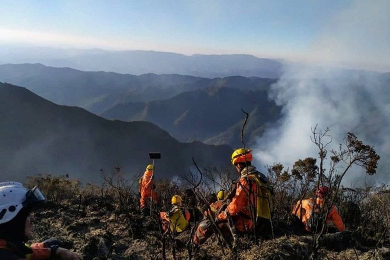 Incêndio na Serra Fina já queimou o equivalente a 490 campos de futebol