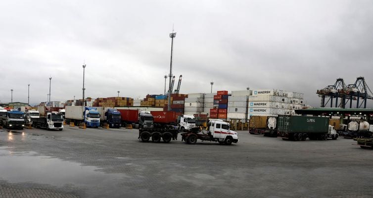 Balança comercial registra superávit recorde de US$ 6,6 bi em agosto