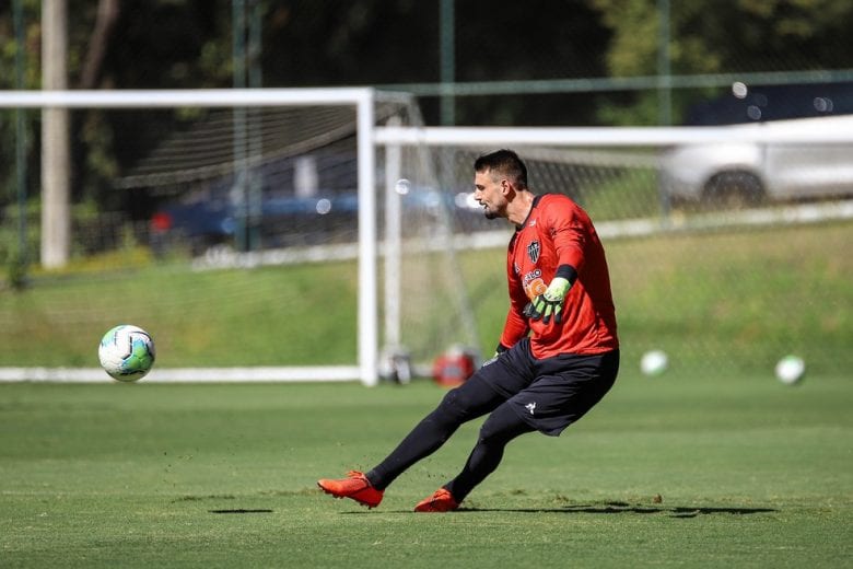 Atlético acerta o empréstimo do goleiro Michael a time português com direitos fixados