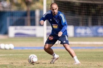 Com reforços entre os titulares, Cruzeiro mostra esboço de time em treino tático