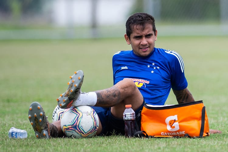 São Paulo alega falta de pagamento, aciona CNRD e pede retorno de Everton Felipe; Cruzeiro diz que negocia
