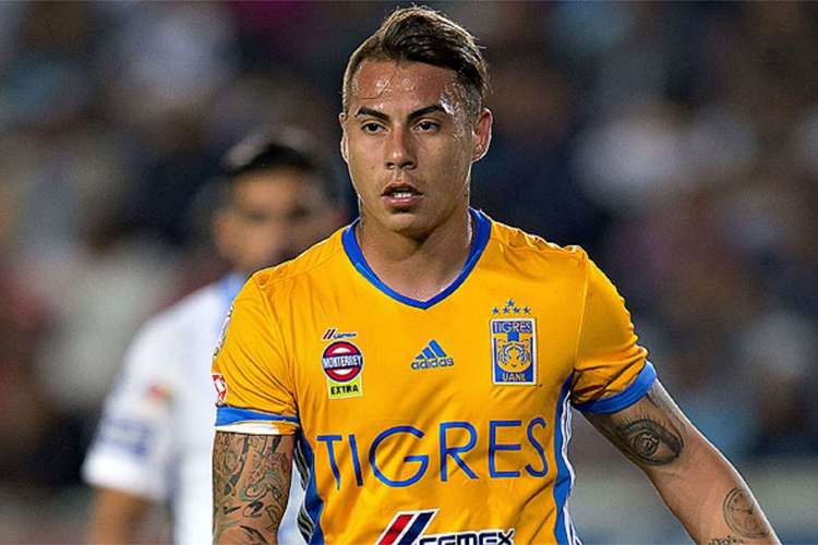 Em postagem, Vargas diz que jogaria no Atlético e considera Sampaoli melhor técnico da carreira