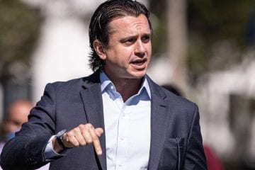 Presidente do Cruzeiro quer clássico ‘meio a meio’ com o Atlético e dirigente rival no mesmo camarote