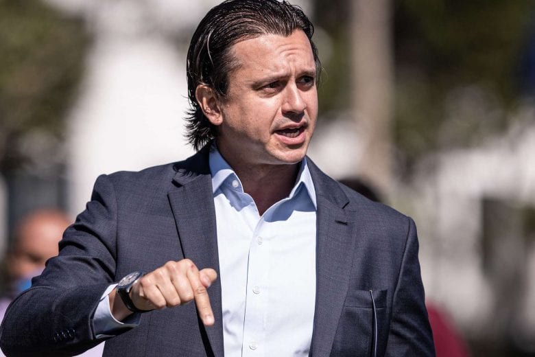 Presidente do Cruzeiro quer clássico ‘meio a meio’ com o Atlético e dirigente rival no mesmo camarote