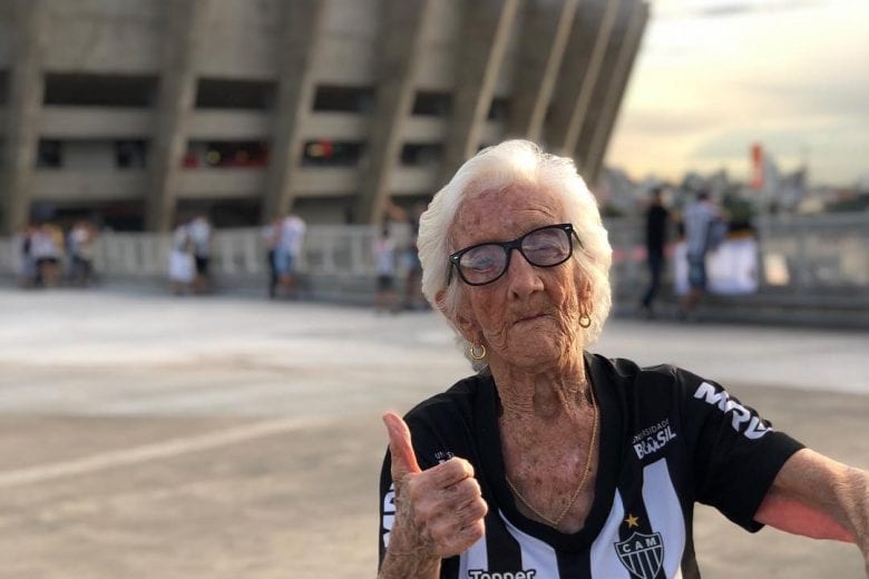 Conheça a história da ‘Vovó do Galo’, que completa 100 anos com direito a muitas homenagens