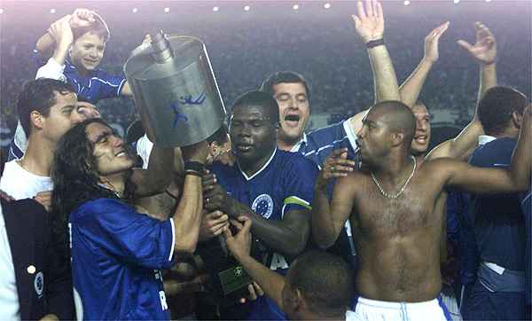 Cruzeiro x São Paulo: virada histórica do tri da Copa do Brasil completa 20 anos