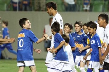 ‘Ney, vem ganhar 100 mil’: torcida do Cruzeiro manda mensagens hilárias para Neymar