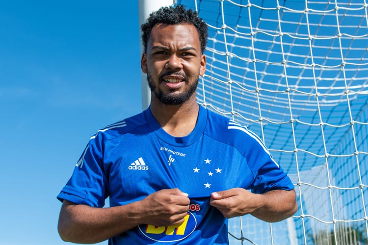 Cruzeiro oficializa contratação de Claudinho, e Enderson avalia reforço: ‘Promissor’