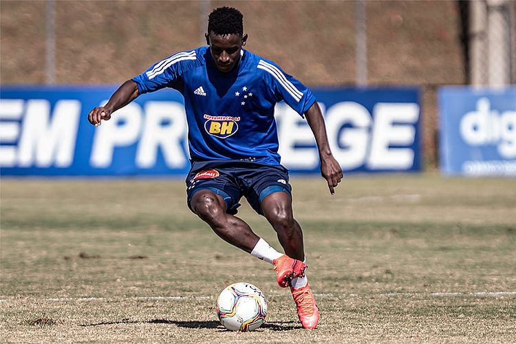 Com desfalques e reforços, Cruzeiro terá caras novas em jogo contra a URT pelo Mineiro