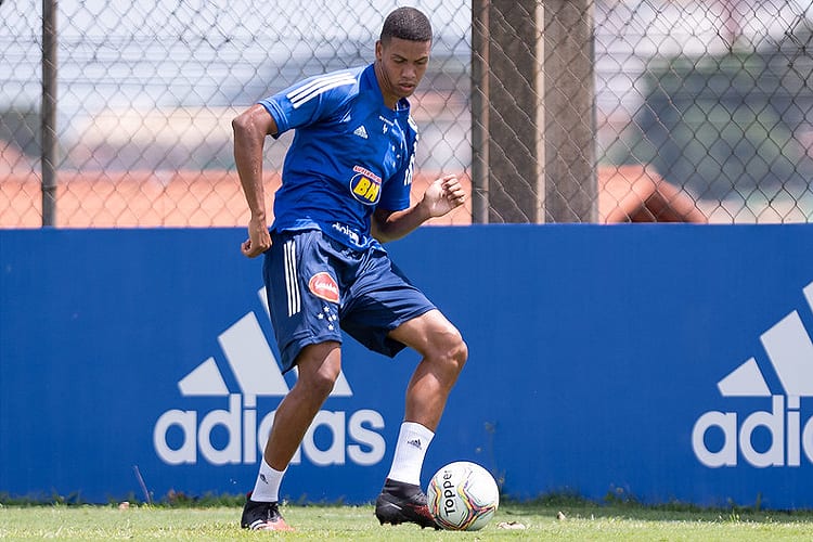 Cruzeiro anuncia retorno de Paulo ao elenco principal e aumenta opções para a defesa