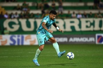 Roberto, da Chapecoense, recebe alta após quatro dias internado por coronavírus