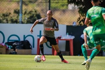 Diego Tardelli, do Atlético, passa por cirurgia no tornozelo direito