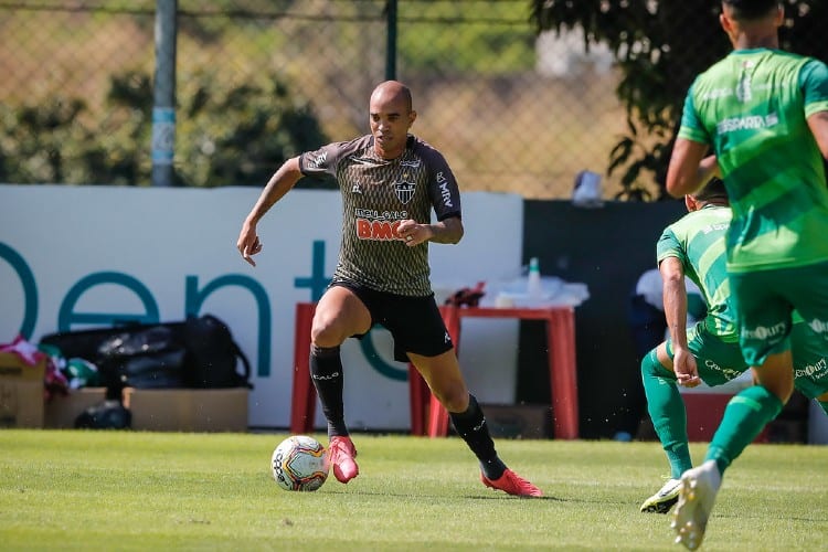 Atacante do Atlético, Diego Tardelli passa por cirurgia no tornozelo