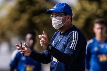 Enderson vê montagem de time em meio à crise como desafio para o Cruzeiro